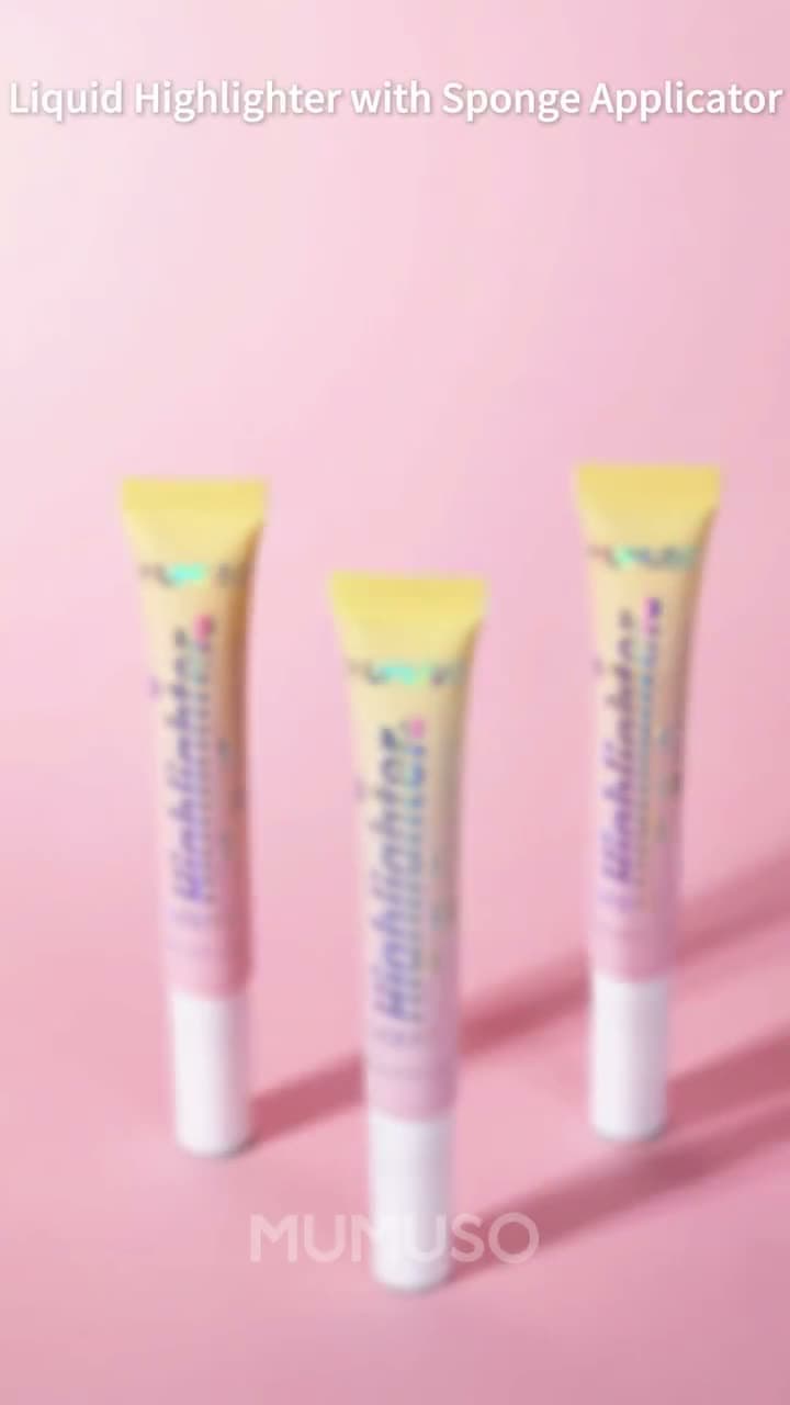 Lip glaze with sponge applicator, detail